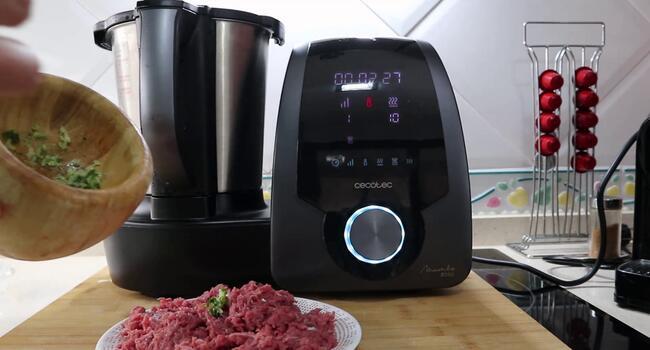 Mezclar el machado con la carne picada