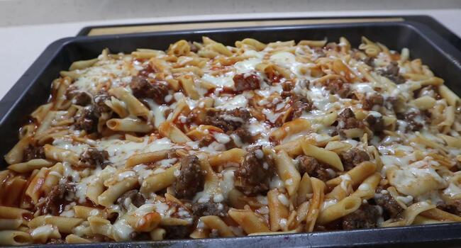 Hornear los macarrones en el horno