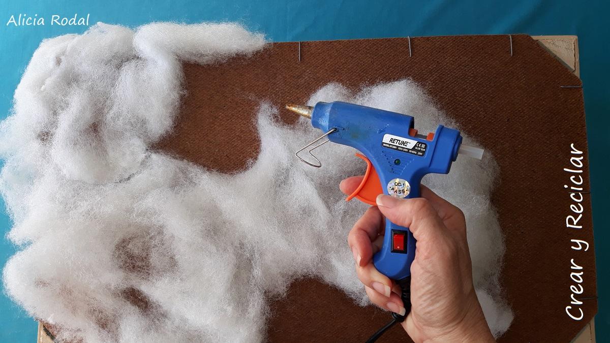 En este tutorial te muestro Cómo hacer una mesita auxiliar, multiusos, con una simple caja de madera o huacal DIY Reciclaje creativo Ideas creativas