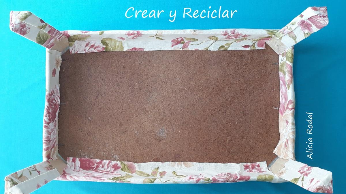 En este tutorial te muestro Cómo hacer una mesita auxiliar, multiusos, con una simple caja de madera o huacal DIY Reciclaje creativo Ideas creativas