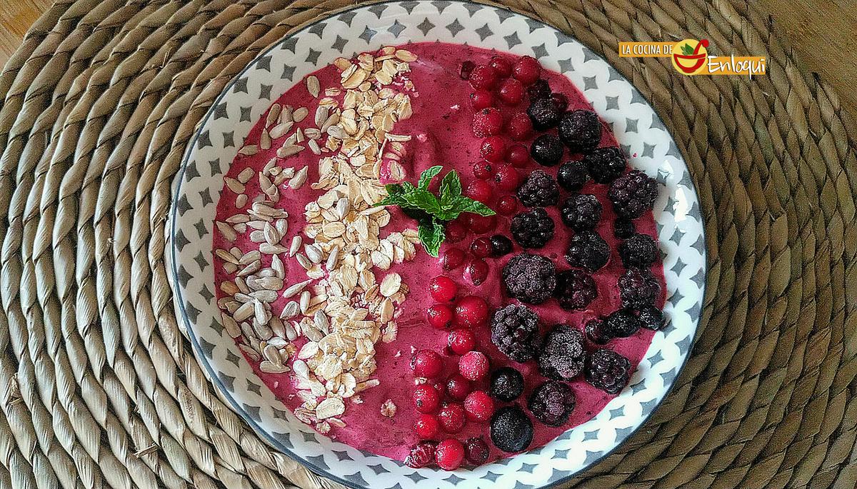 Smoothie bowl de frutos rojos