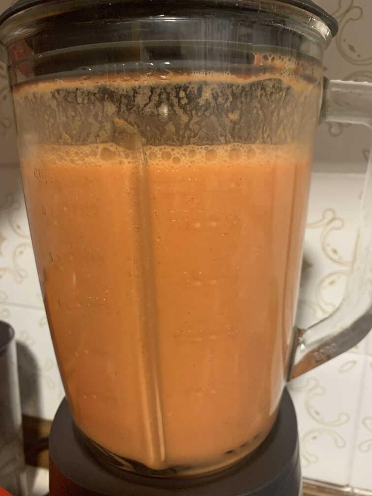 Gazpacho de sandía y tomate casi listo