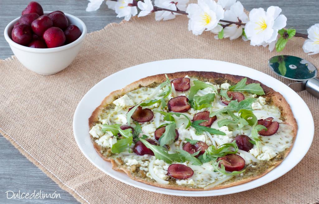 Pizza Piadina de Cerezas, Feta y Rúcula