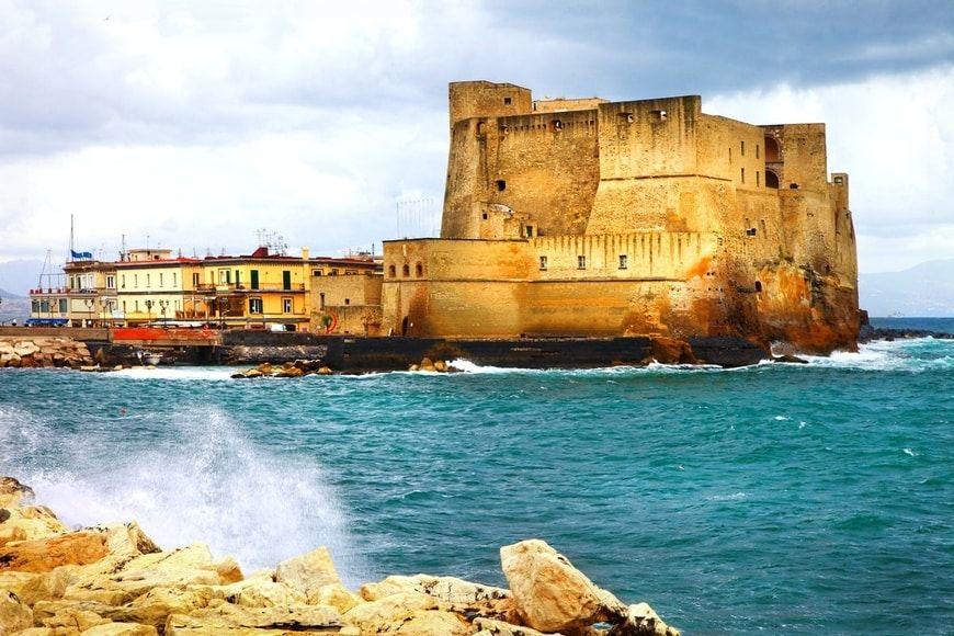 Castillo del huevo en Nápoles