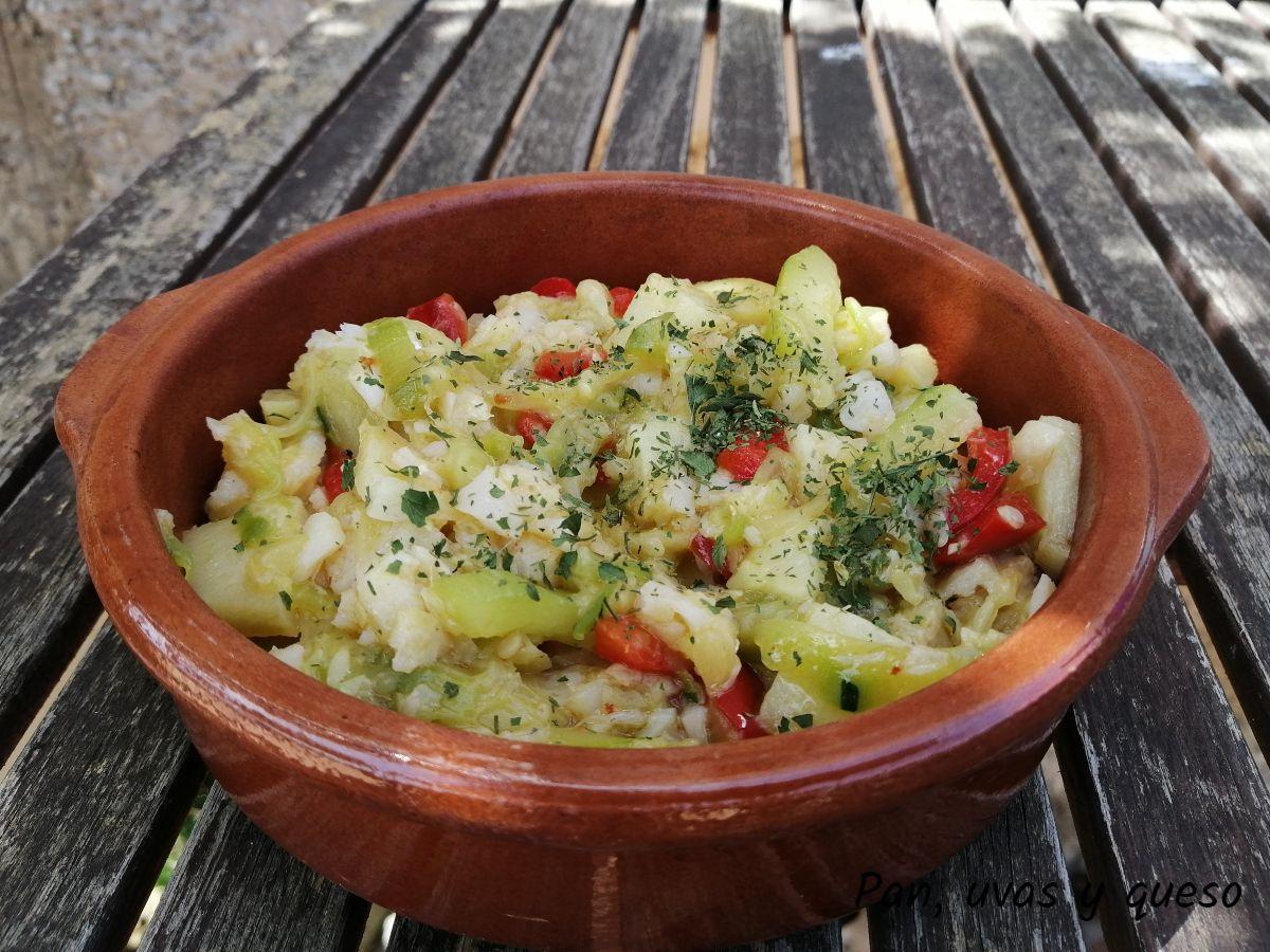 fritada de bacalao - pan uvas y queso