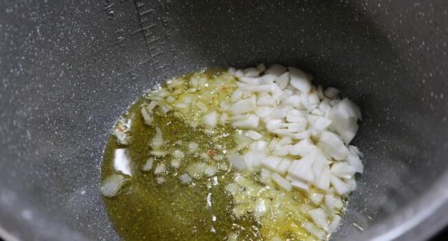 Echamos el aceite para calentar en la cubeta