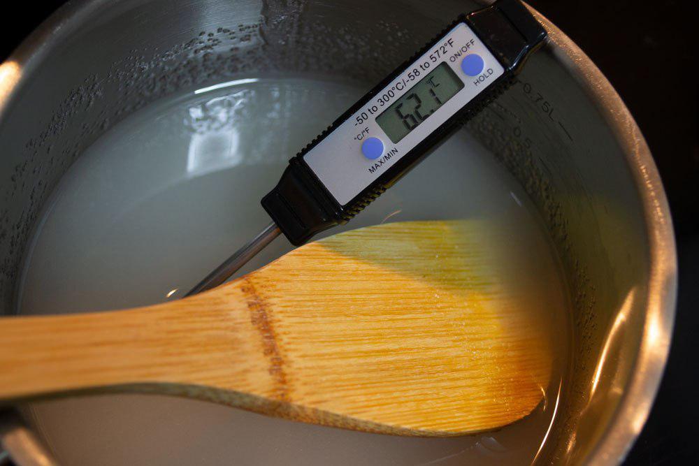 Preparación del almíbar para una tarta milhojas