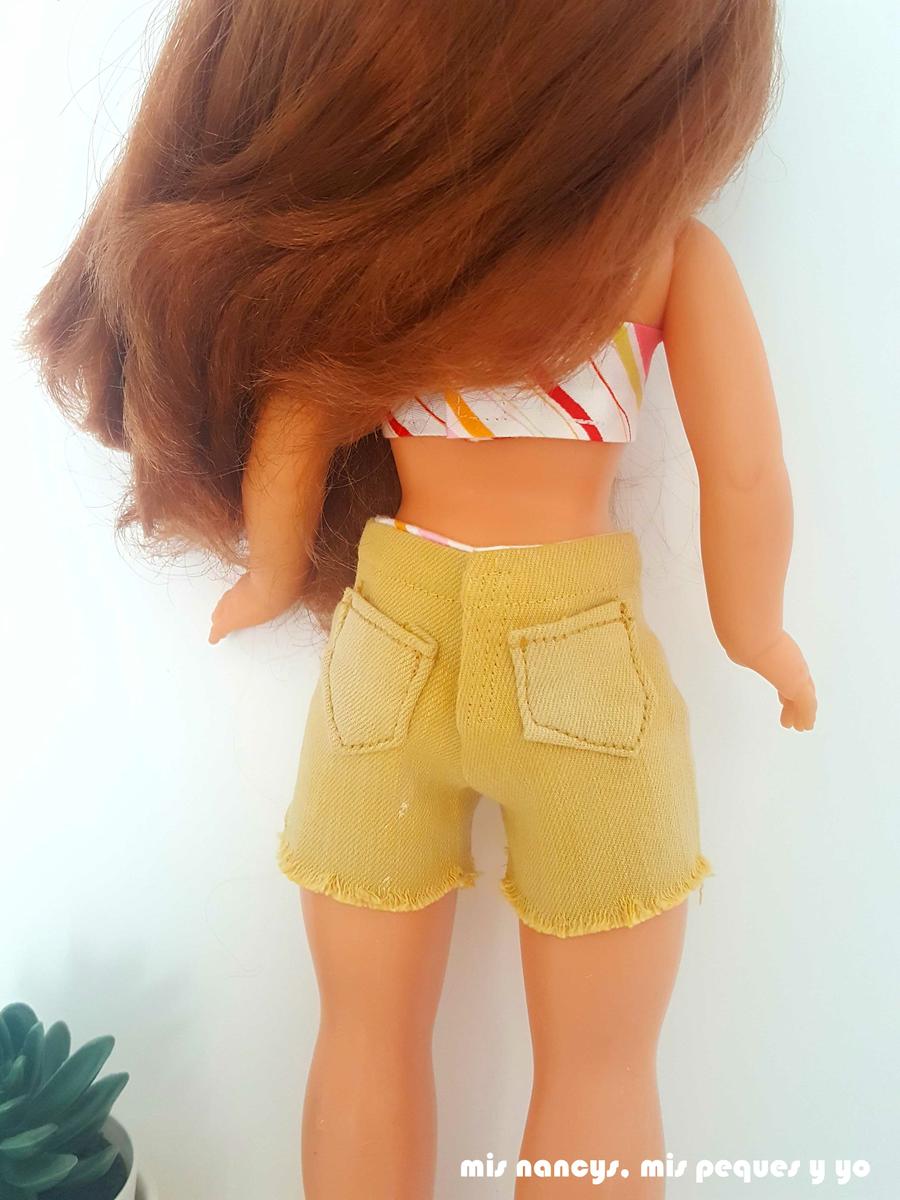mis nancys, mis peques y yo, tutorial pantalón corto para Nancy, modelo short vaquero de color deshilachado, parte trasera