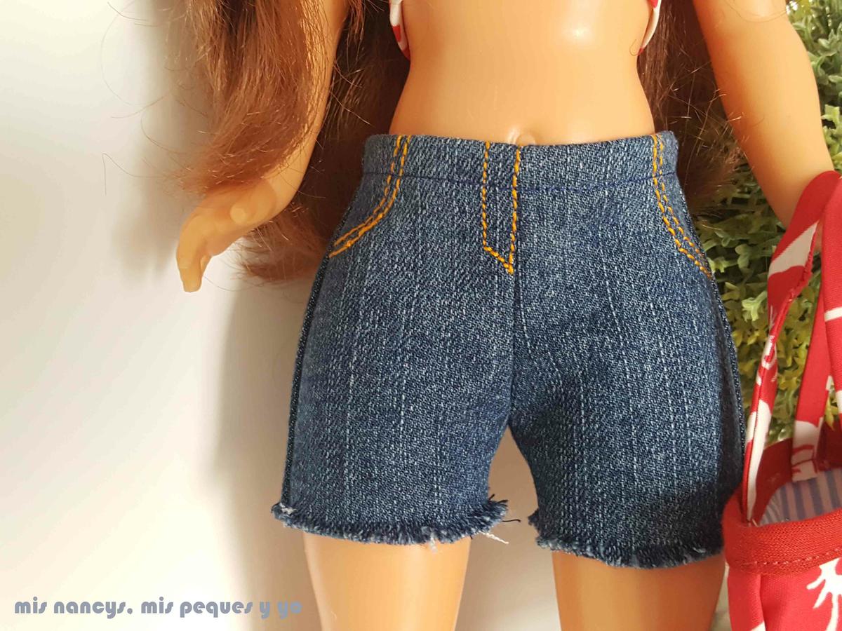 mis nancys, mis peques y yo, tutorial pantalón corto para Nancy, modelo short vaquero deshilachado, detalle bajos deshilachados
