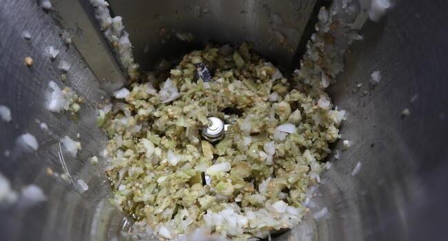 Echamos aceite y sofreímos todo