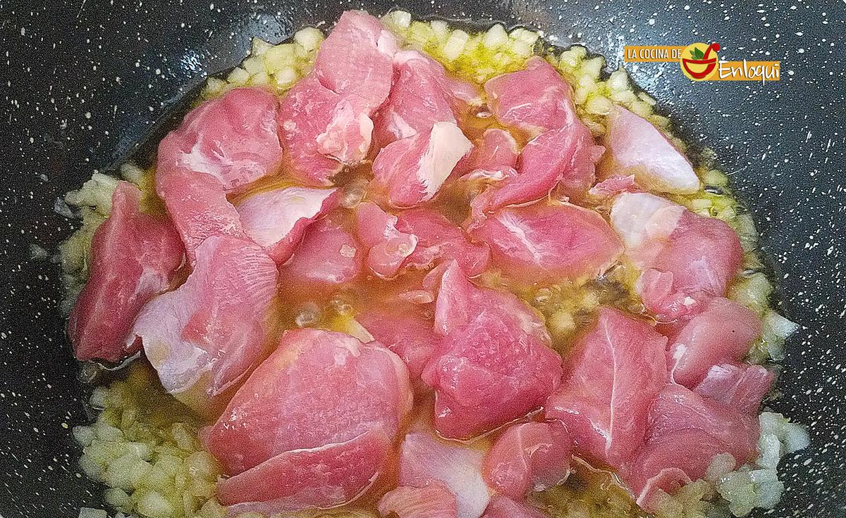 Pavo estofado a la jardinera con champiñones