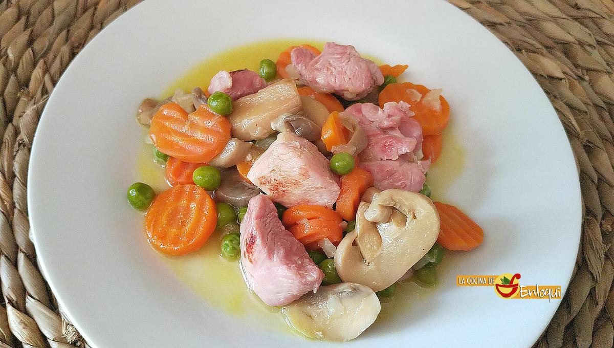 Pavo estofado a la jardinera con champiñones