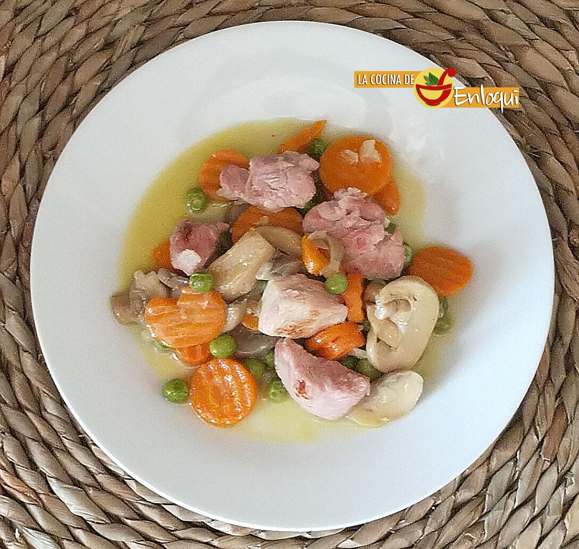 Pavo estofado a la jardinera con champiñones