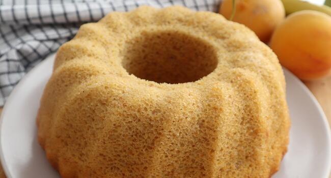 Receta de repostería hecha con bizcocho de frutas