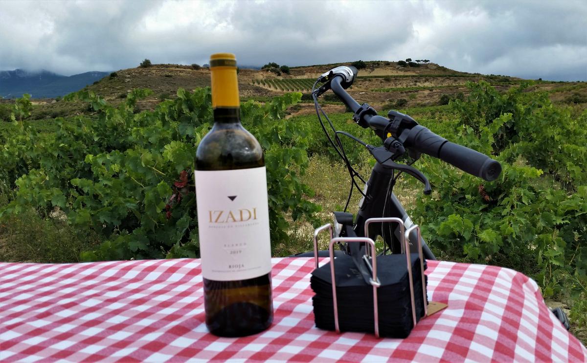Botella de vino y bici