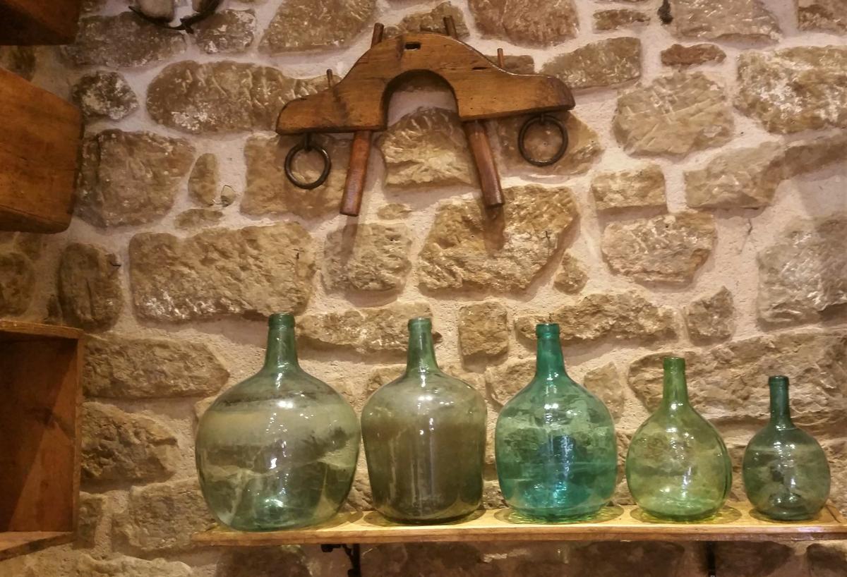 Damajuanas en Abadía de Morata