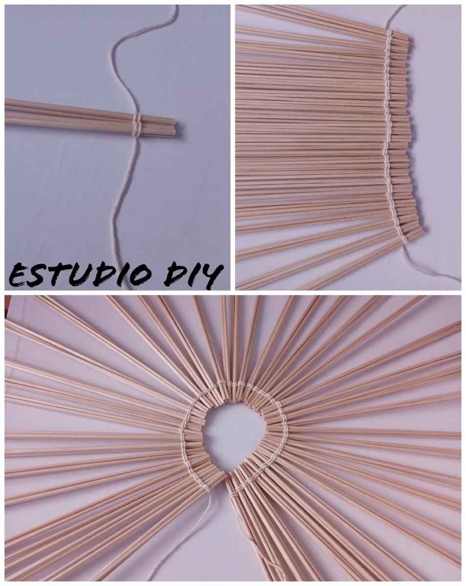 rueda de palitos de madera y rafia