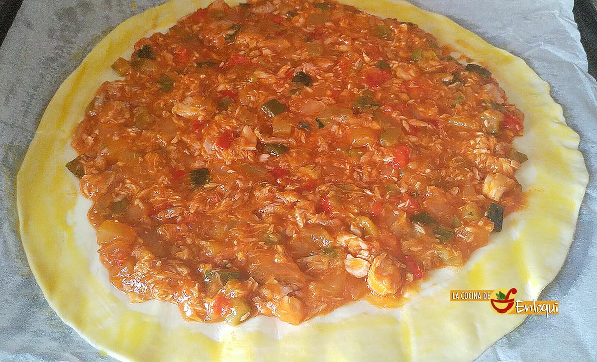 Empanada de pisto con atún