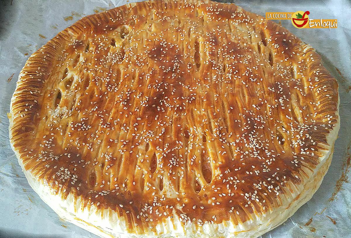 Empanada de pisto con atún