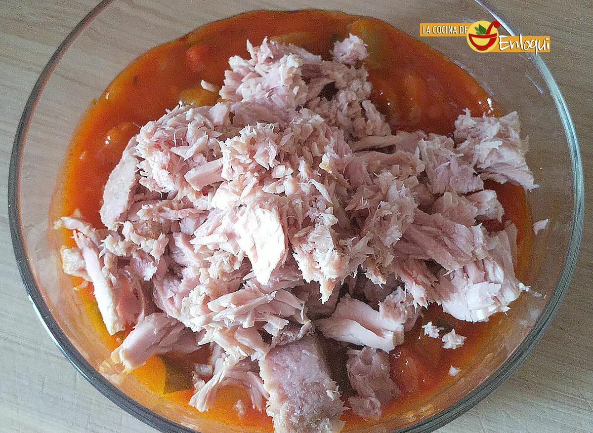 Empanada de pisto con atún