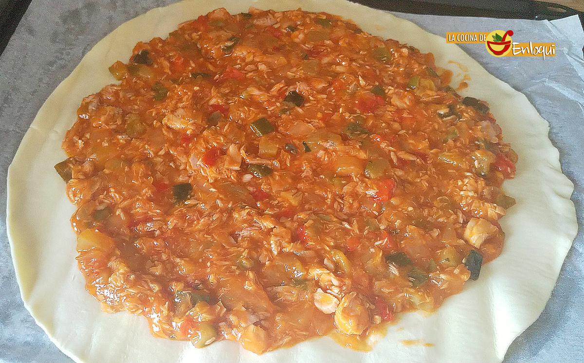 Empanada de pisto con atún
