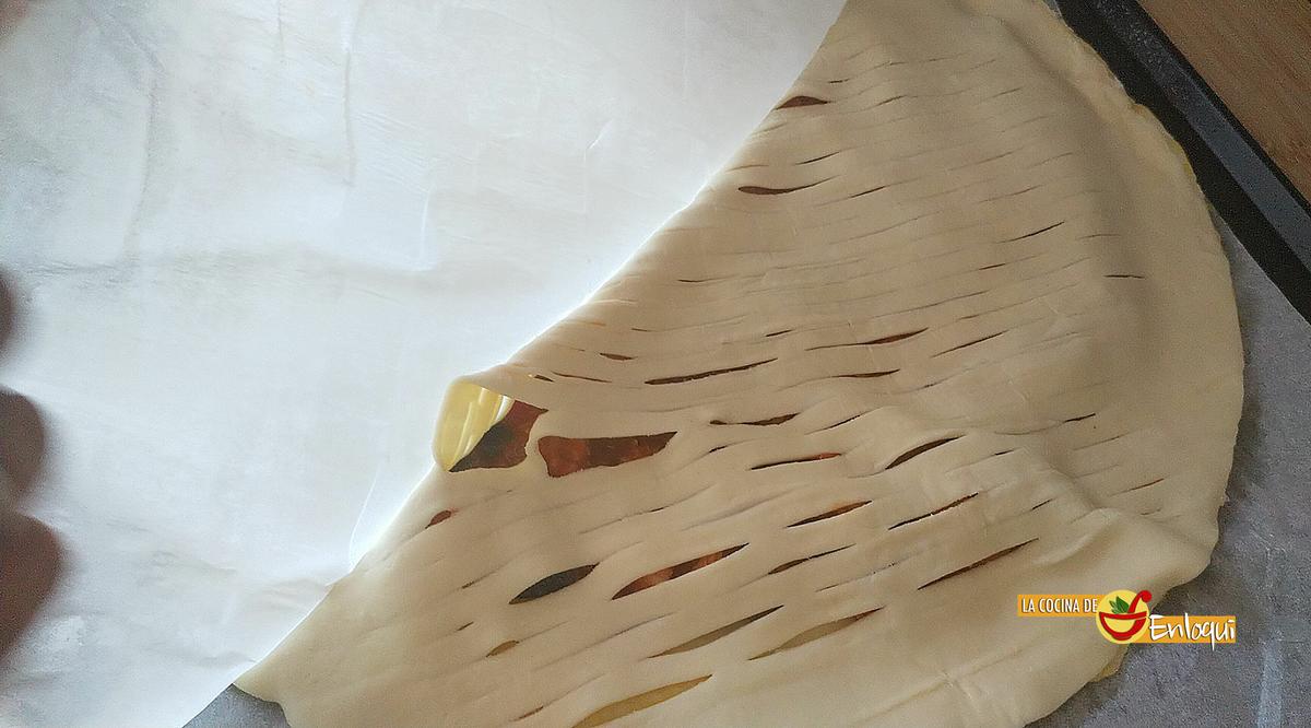 Empanada de pisto con atún