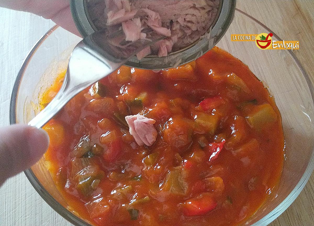 Empanada de pisto con atún