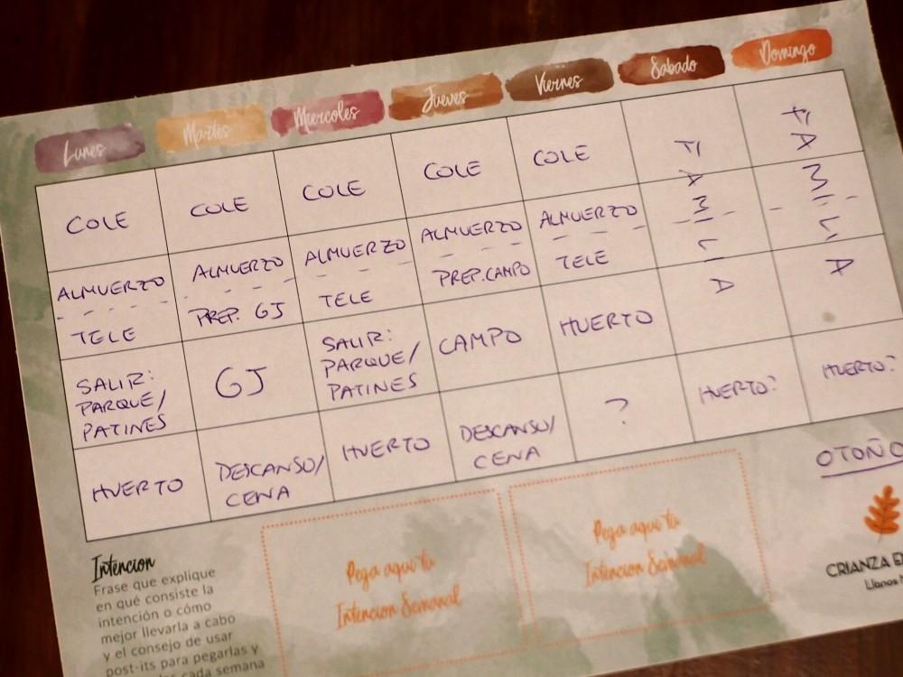 Foto de planner semanal que te ayuda a incluir el ritmo en la crianza