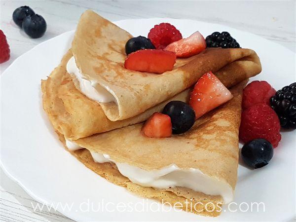 Crepes de avena con yogur y frutas