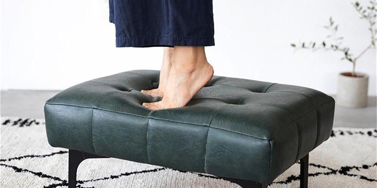 Reposapiés de cuero