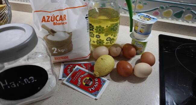 Los ingredientes necesarios para hacer el bizcocho XXL