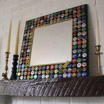 Marco con chapas. Vía MilIdeasDeDecoración.