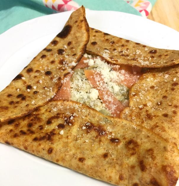 crepe salado setas con nata (crema de leche) y salmon