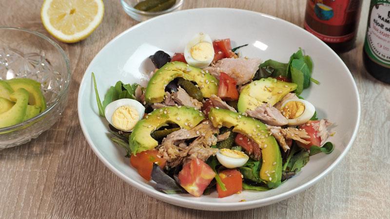 ensalada de aguacate y atun