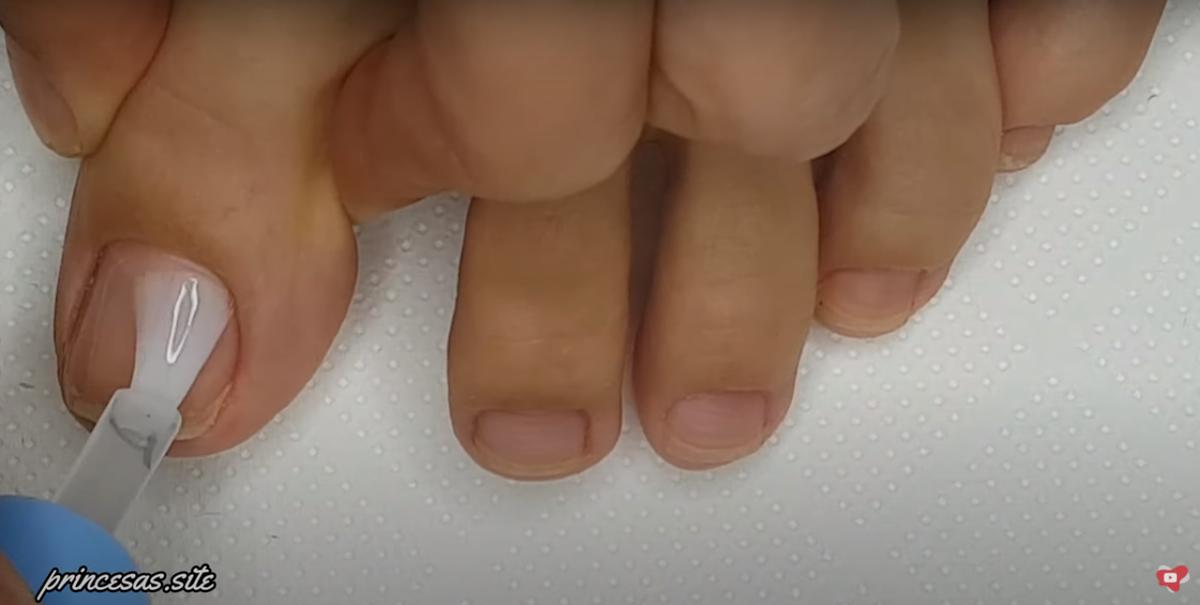 uñas rojas decoradas 2020