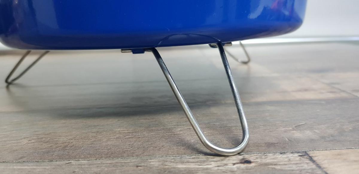 Barbacoa portátil con forma de cubo/barril