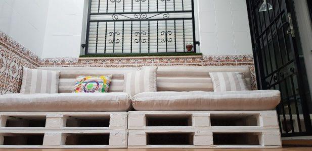 Sofá exterior con palets