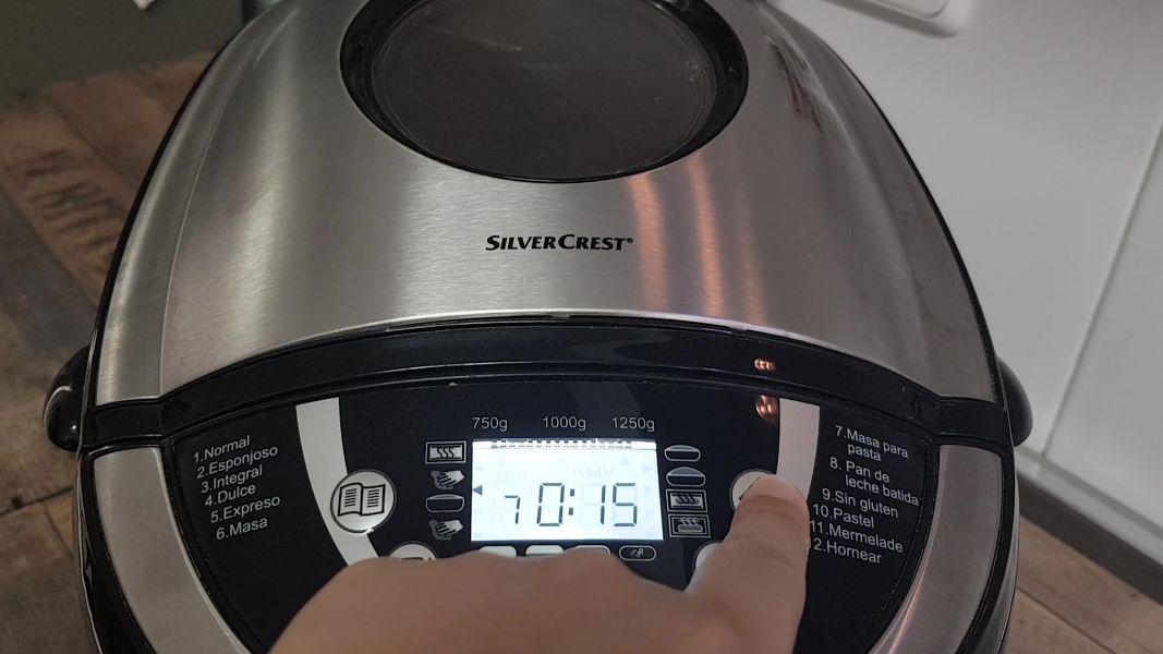 Pan Naan en panificadora y sartén