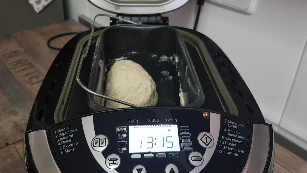 Pan Naan en panificadora y sartén