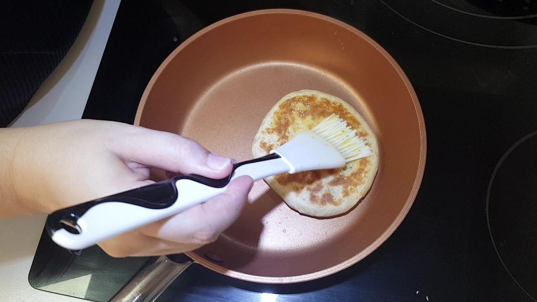 Pan Naan en panificadora y sartén