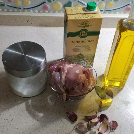 Los ingredientes necesarios para hacer la receta de contramuslos de pollo en Thermomix
