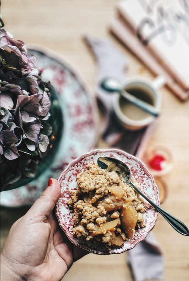  Cómo hacer un crumble de manzana con canela 