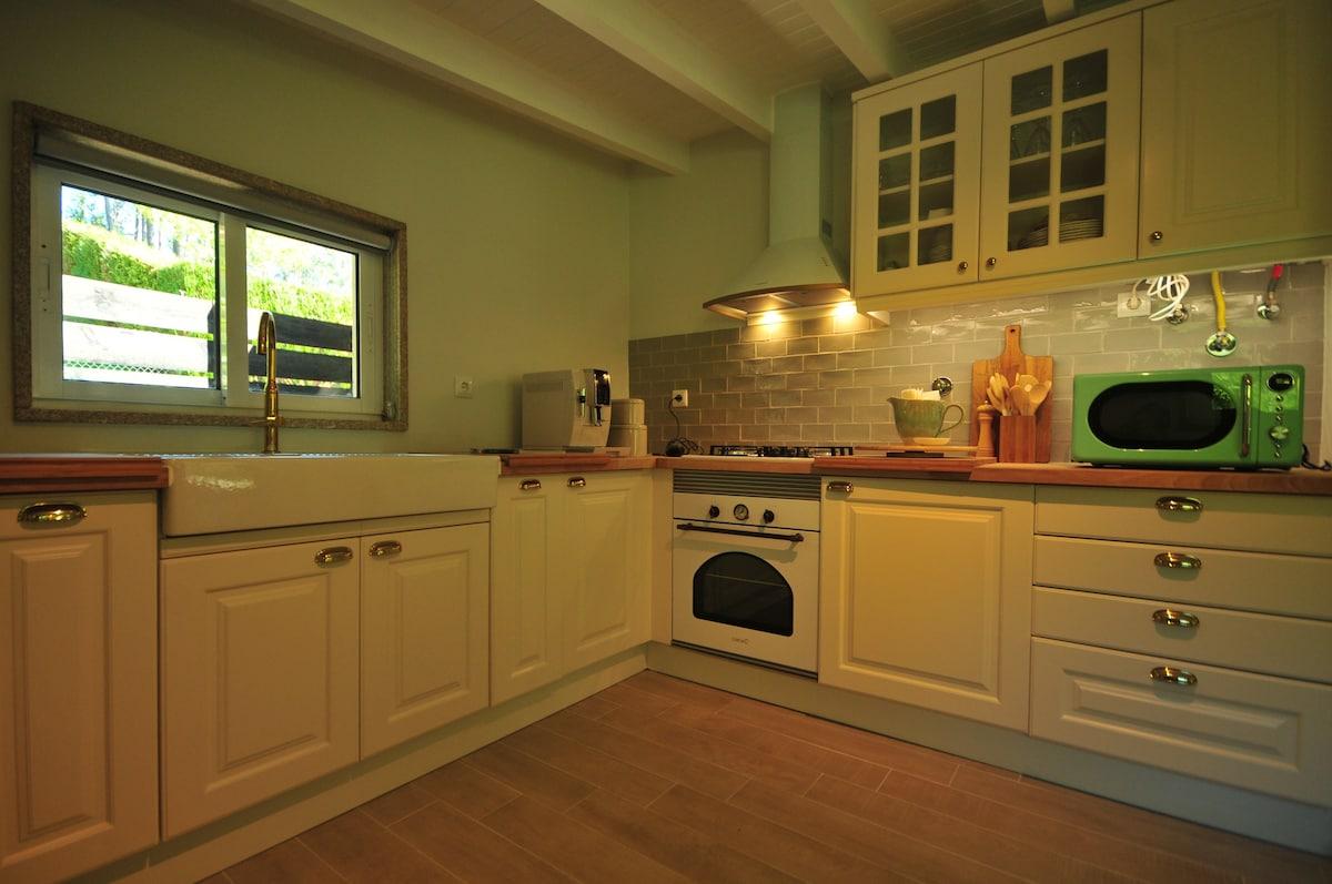 Cocina campera en una casa vacacional 