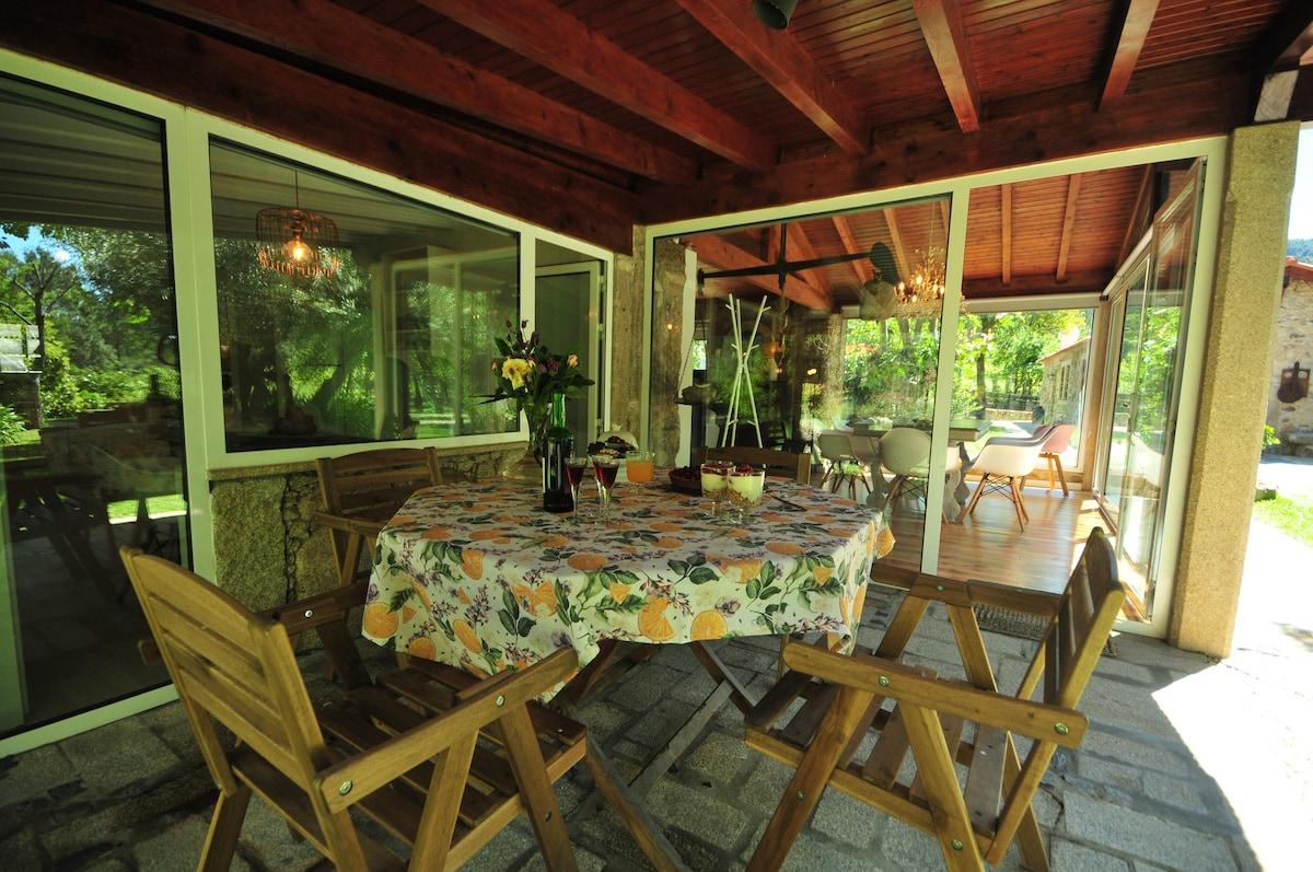 Casa vacacional con jardín