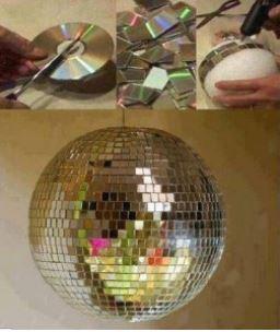 Bola de luces con cds. Vía Emedemujer.