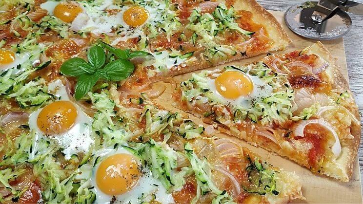 Pizza de cebolla y calabacin