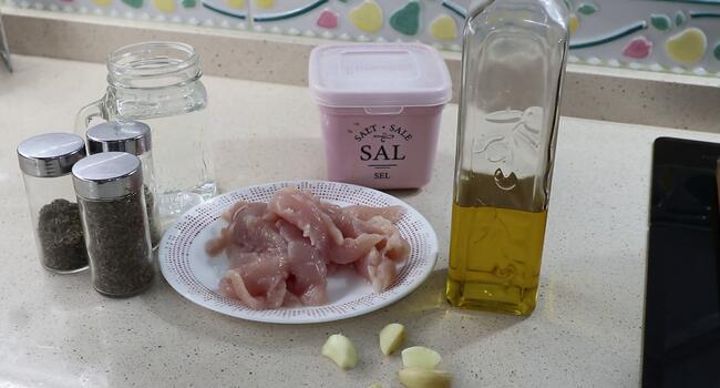 Los ingredientes necesarios para cocinar pollo a baja temperatura