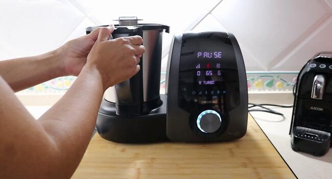 Ponemos para calentar el agua hasta los 65 grados