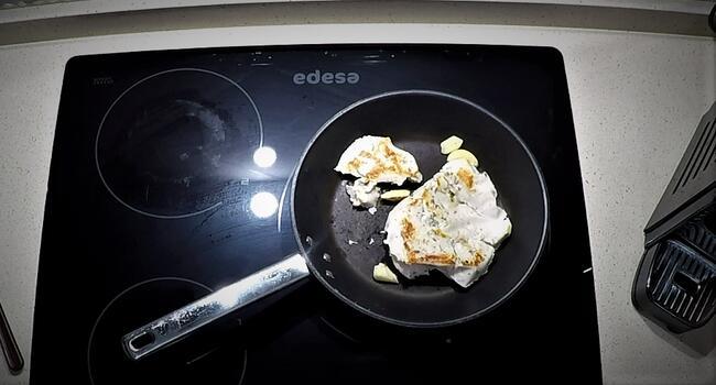 Ponemos en la sartén y le damos un vuelta y vuelta para sellarlo