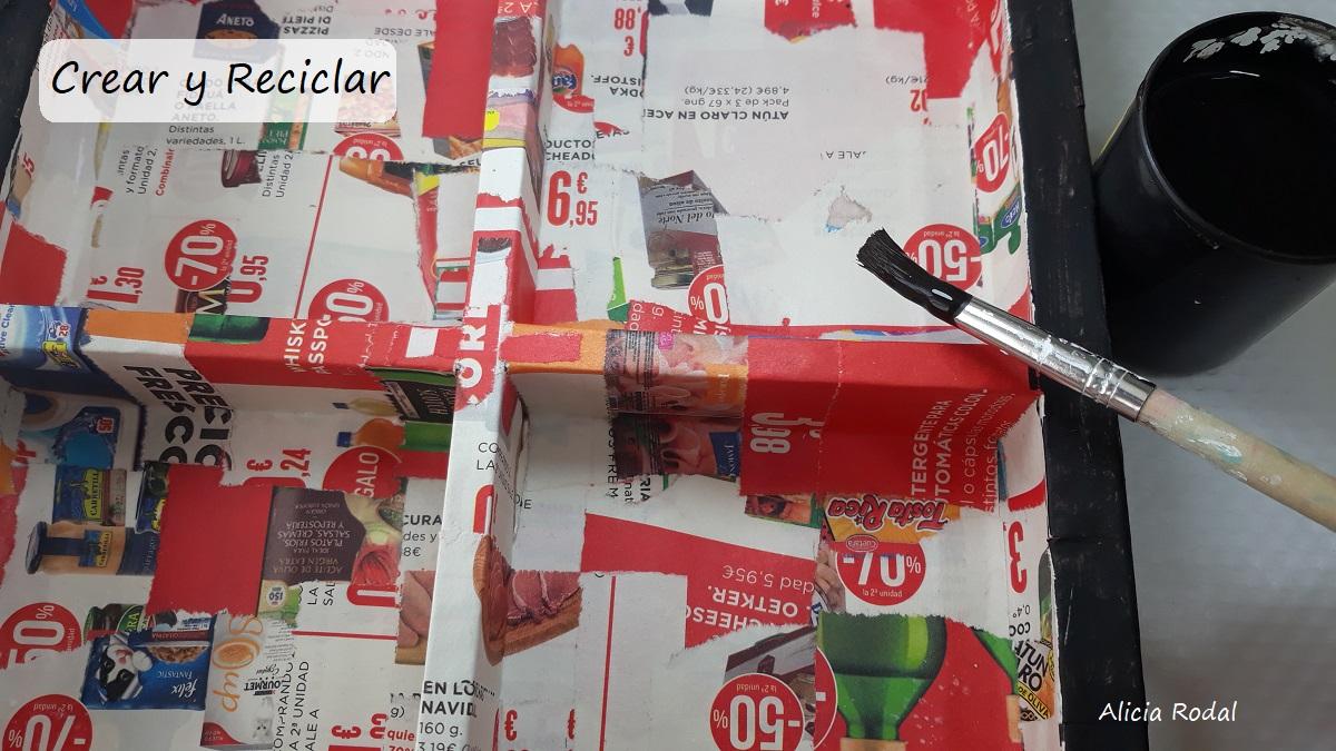 Cómo decorar una cajita de cartón, para convertirla en un precioso organizador o joyero. Es fácil de hacer y barato, porque reutilizamos materiales reciclados